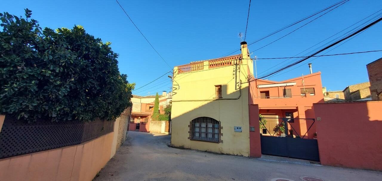 Maison -
                        Albons -
                        3 chambres -
                        0 occupants